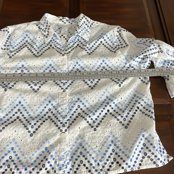 Women’s size petite extra large blue and white Alfred Dunner button up blouse - Picture 4 of 10